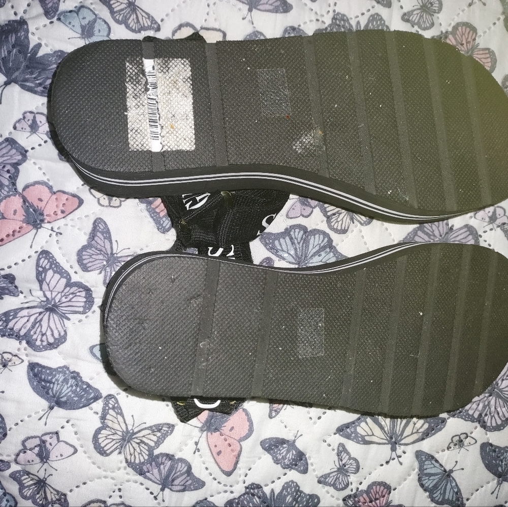 Woman's Guess sandals - Picture 2 of 2